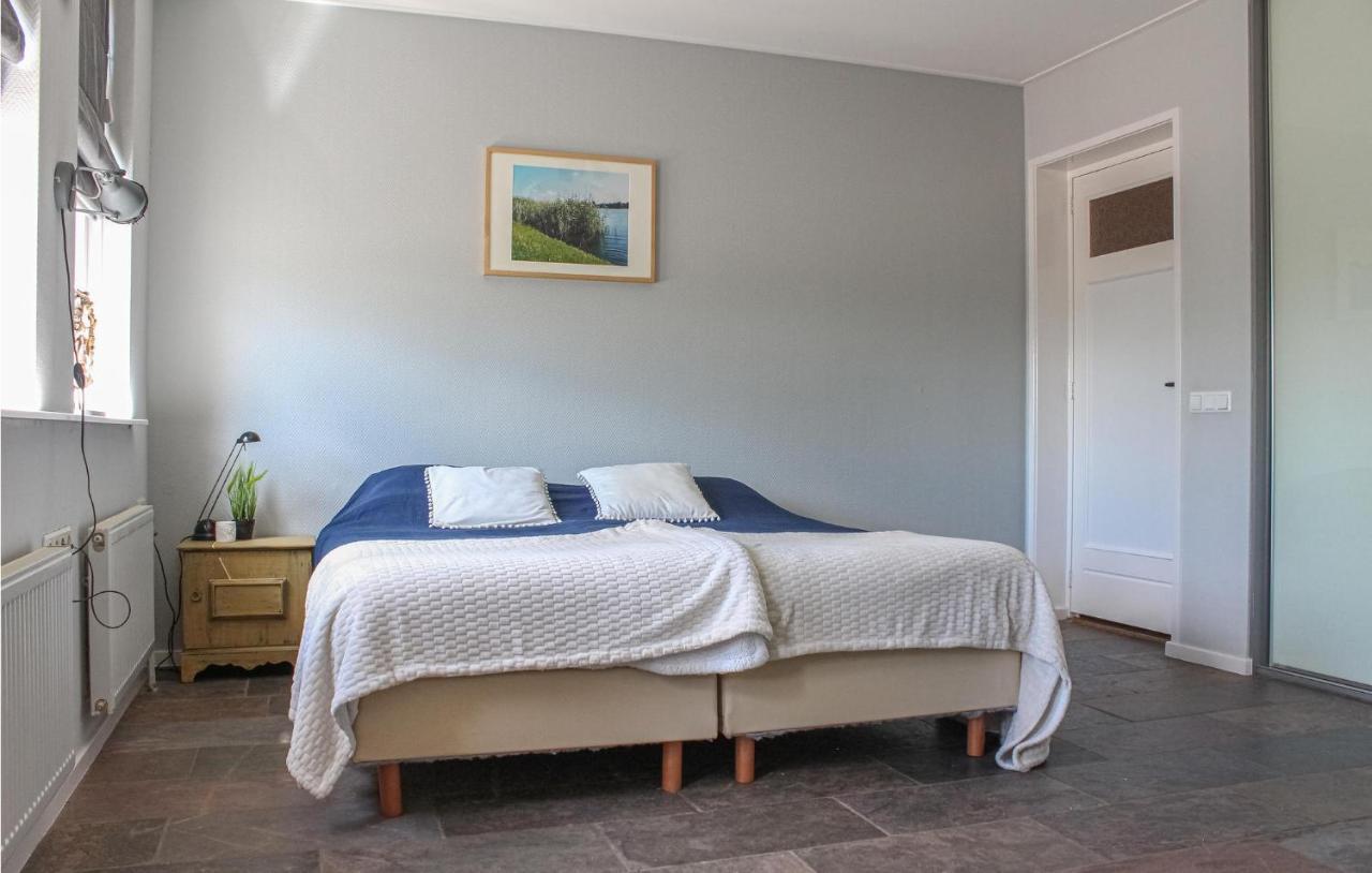 Gorgeous Home In Scharendijke With Kitchen エクステリア 写真