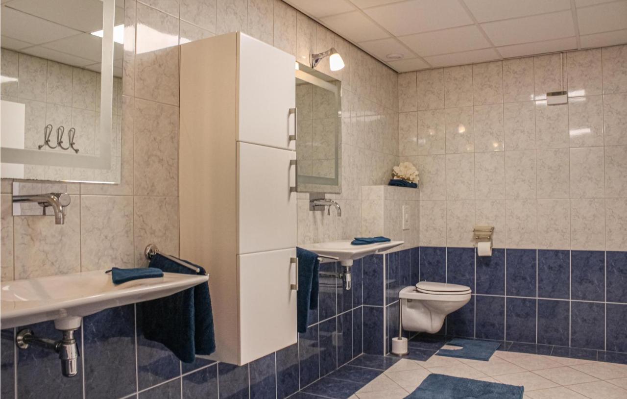 Gorgeous Home In Scharendijke With Kitchen エクステリア 写真