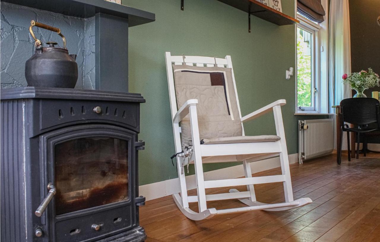 Gorgeous Home In Scharendijke With Kitchen エクステリア 写真