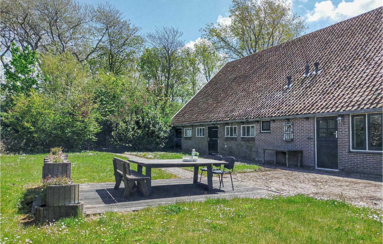 Gorgeous Home In Scharendijke With Kitchen エクステリア 写真