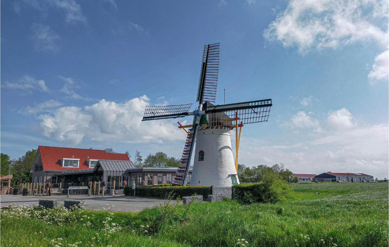 Gorgeous Home In Scharendijke With Kitchen エクステリア 写真