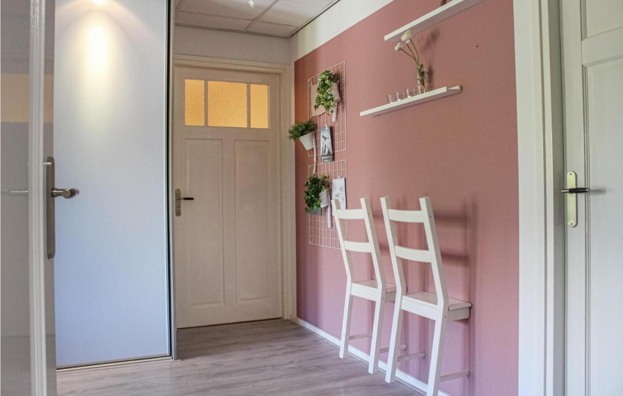Gorgeous Home In Scharendijke With Kitchen エクステリア 写真
