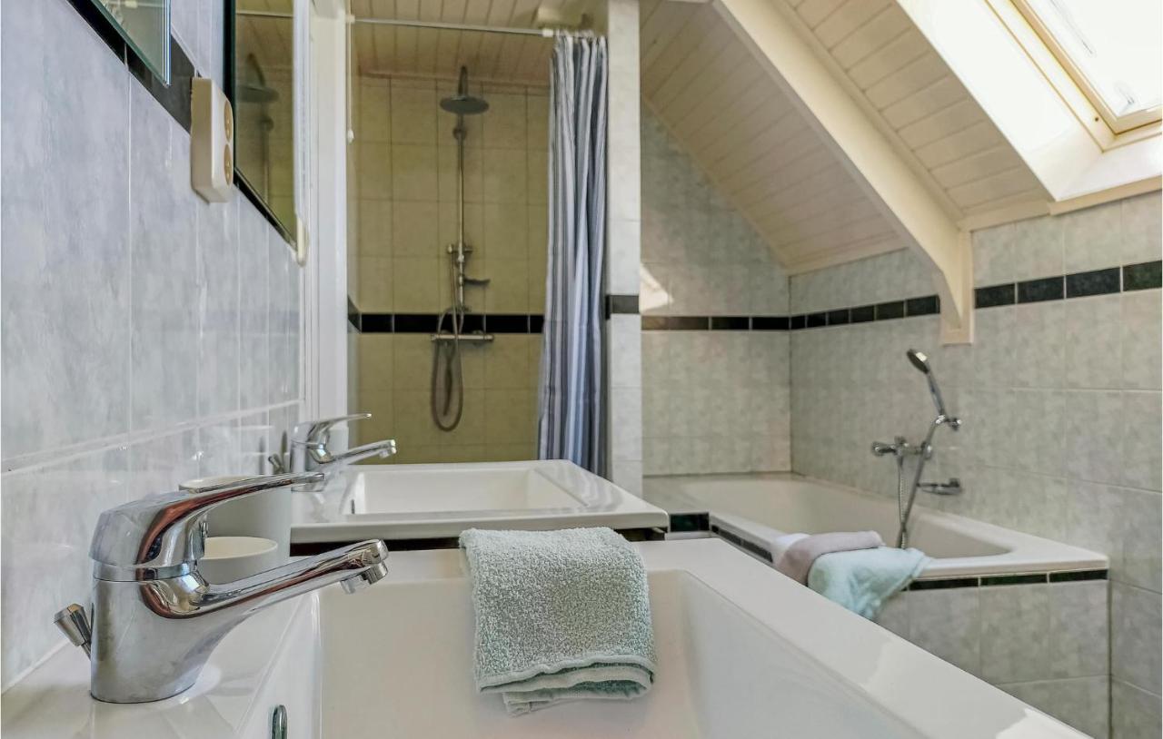Gorgeous Home In Scharendijke With Kitchen エクステリア 写真