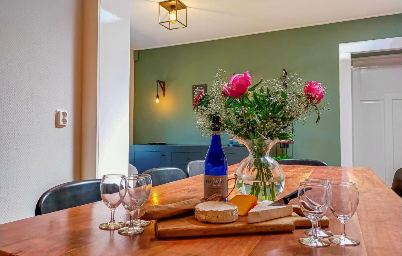Gorgeous Home In Scharendijke With Kitchen エクステリア 写真