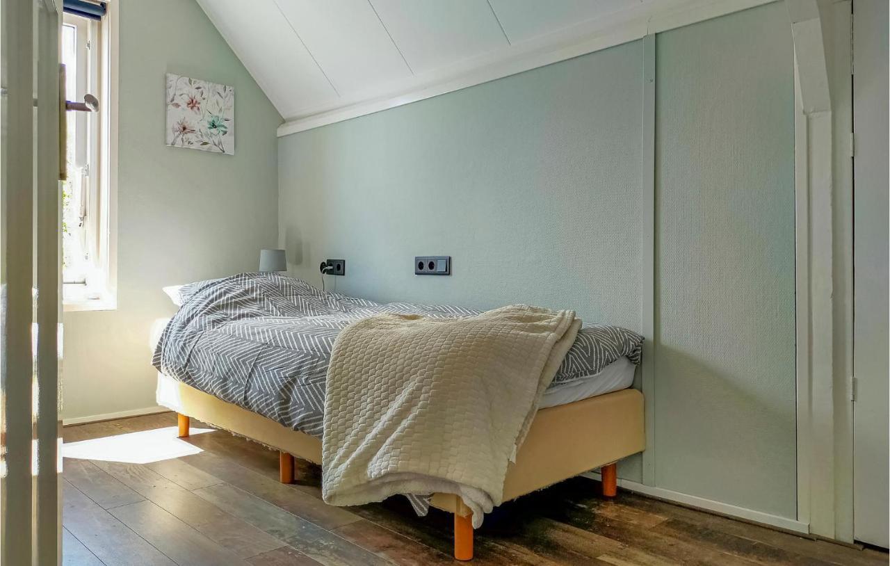 Gorgeous Home In Scharendijke With Kitchen エクステリア 写真