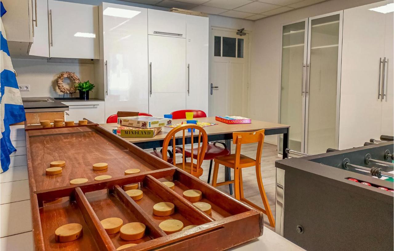 Gorgeous Home In Scharendijke With Kitchen エクステリア 写真